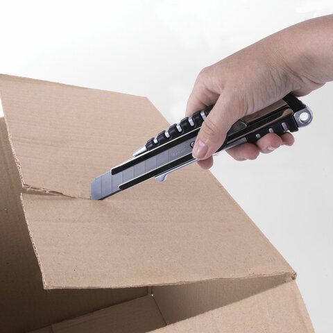 Нож канцелярский 18мм роликовый фиксатор резиновые вставки металл Metallic Brauberg 1/12/144 Нож канцелярский 18мм роликовый фиксатор резиновые вставки металл Metallic Brauberg 1/12/144